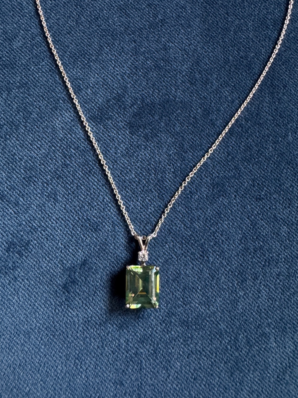 925 Sterling silver With green glass stone necklace pendant.